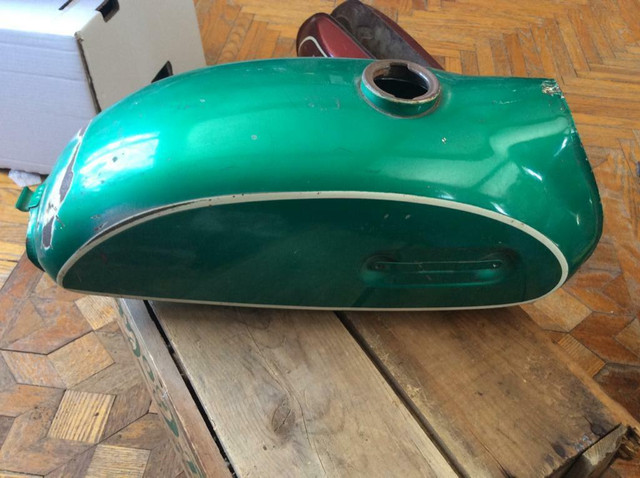 1970 Yamaha Enduro  HT1 90cc Rare Green Gas Petrol Tank in Motorcycle Parts & Accessories in Ontario - Image 2