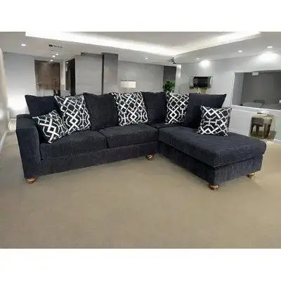 Red Barrel Studio  Cozzo Sectional With Chaise Lounge - Black Fabric