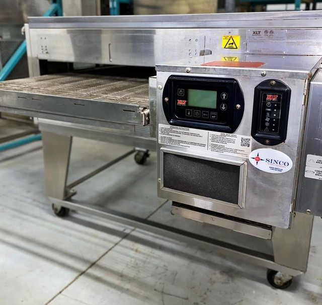32 XLT Single Deck Conveyor Electric Pizza Oven Used FOR02032 in Industrial Kitchen Supplies