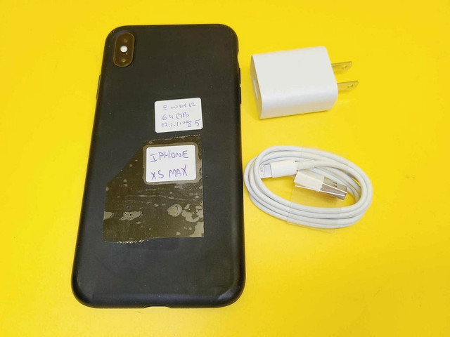 BACK CRACKED Iphone XS Max 64GB UNLOCKED CELL PHONE CELLULAIRE APPLE in Cell Phones in City of Montréal - Image 2