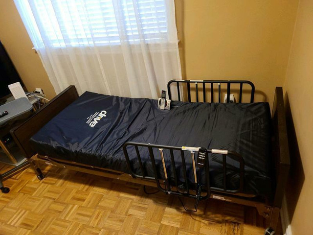 Hospital bed with air pressure mattress and rails in good condition for $1200 in Exercise Equipment in City of Toronto