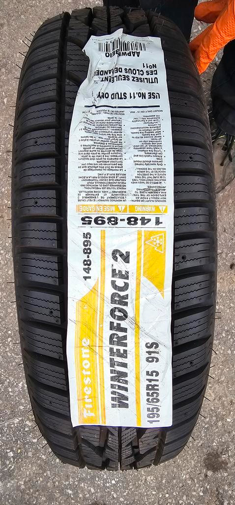 195/65/15 1 pneu hiver firestone neuf 90$ installer in Tires & Rims in Greater Montréal