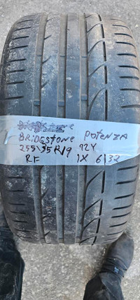 255/35/19 1 pneu été Bridgestone runflat 150$ installer
