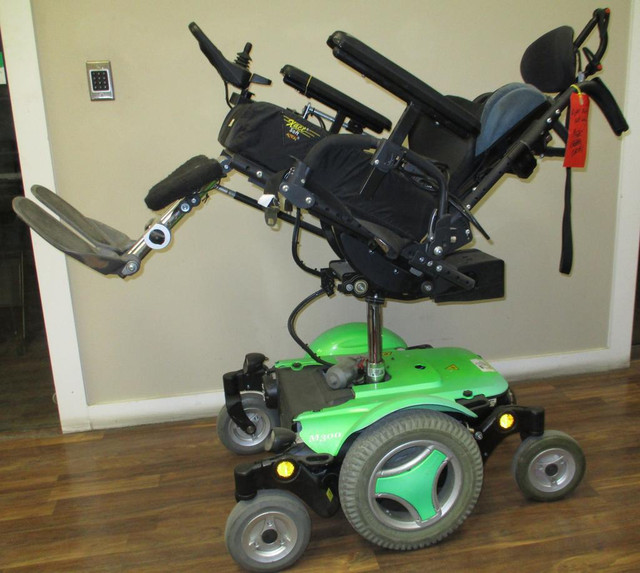 Permobil M300 POWER CHAIR TILT-RECLINE-ELEVATING LEGSHeadlights dont work in Health & Special Needs - Image 2
