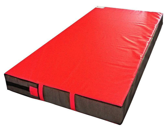 Landing and folding crash mats for gymnastics and climbing in Other in Ontario - Image 4