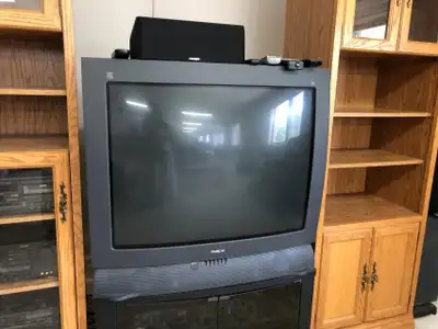 ONLINE AUCTION: 36 Proscan Television