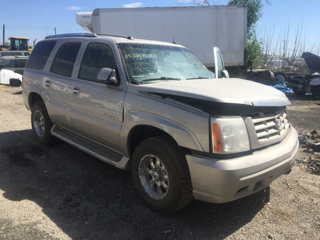2005 Cadillac Escalade AWD 6.0L For Parts Outing in Auto Body Parts in Alberta - Image 3