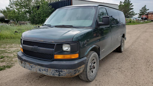 Parting out WRECKING: 2004 Chevrolet Express Van 2500 in Other Parts & Accessories in Winnipeg - Image 2