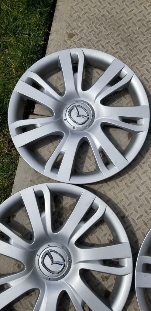 MAZDA    FACTORY OEM 15 INCH WHEEL COVER SET OF FOUR IN GOOD   CONDITION in Tires & Rims in Ontario - Image 3