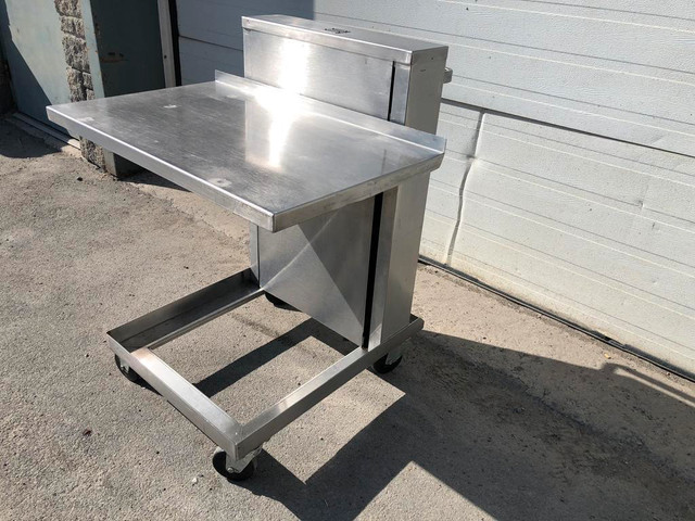 Table élévatrice en acier inoxydable --- Stainless steel auto-lifting table /cart in Other Business & Industrial in West Island - Image 3