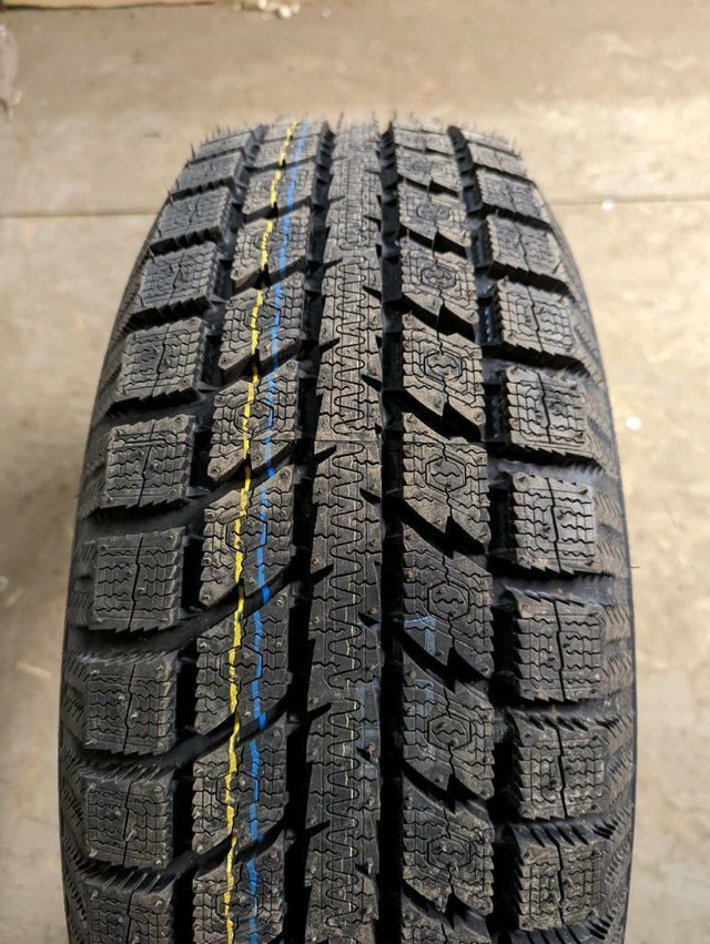 4 pneus dhiver neufs P215/65R16 98T Toyo Observe GSi5 in Tires & Rims in Québec City - Image 4