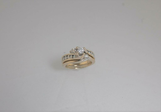 (I-790-560)14K White Gold Multistone Diamond Ring in Jewellery & Watches in Alberta