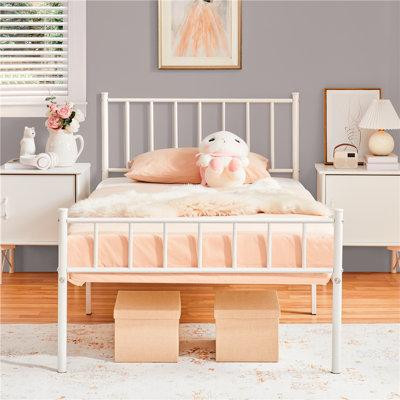 Ebern Designs Cadre de lit minimaliste 14 po avec tête et pied de lit Sav in Beds & Mattresses in Québec
