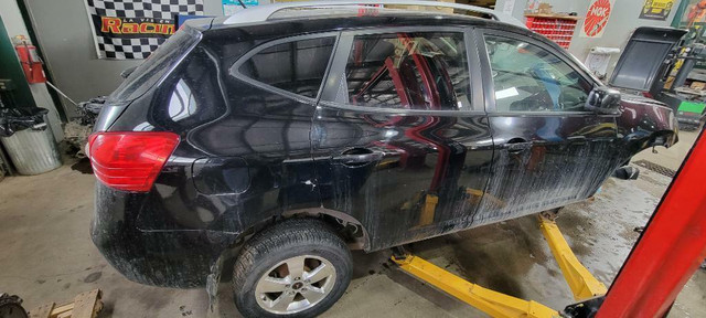 PARTING OUT NISSAN ROGUE in Auto Body Parts