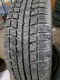 4 pneus d'hiver P215/60R16 95T Maxtrek Trek M7 14.0% d'usure, mesure 9-9-9-8/32