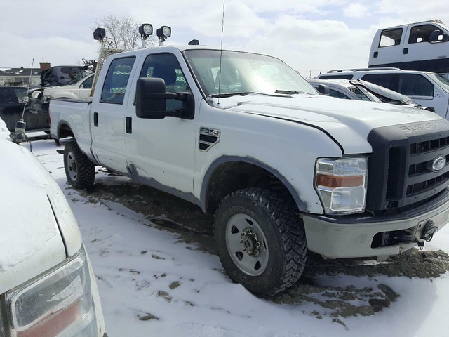 2010 Ford F350 6.8L V10 4x4 Low Km Truck For Parts Outing in Auto Body Parts in Manitoba - Image 2