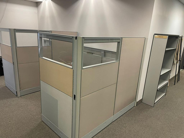 Global Boulevard Station/cubicle in Fair Condition up for sale! in Desks in Toronto (GTA) - Image 4