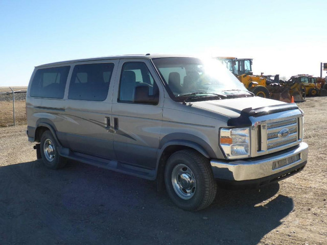 2011 Ford E250 Super Duty 8 Passenger Van 5.4L RWD For Parting Out in Auto Body Parts in Manitoba
