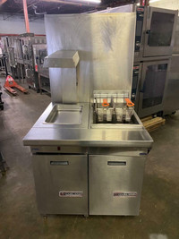 $14,000 garland master series m35ss fryer , with  self cleaning  filter and dumping station all for only $4500! Canship