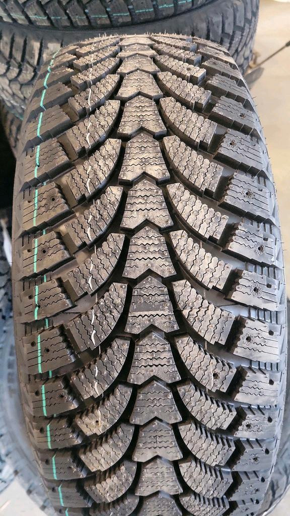 4 pneus dhiver neufs P225/50R17 98T Maxtrek Trek M900 ice in Tires & Rims in Québec City - Image 3