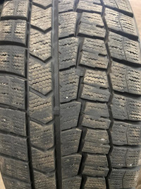 4 pneus dhiver P215/55R17 94T Dunlop Winter Maxx 23.5% dusure, mesure 9-7-10-8/32