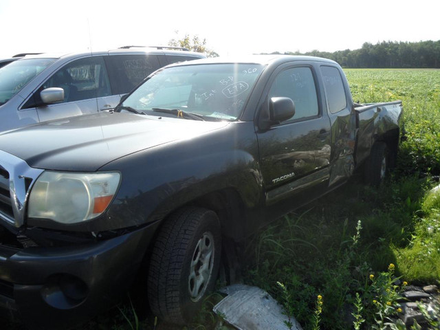 2010 TOYOTA TACOMA SR5 2.7L AUTOMATIC# POUR PIECES# FOR PARTS# PART OUT in Auto Body Parts in Québec - Image 2