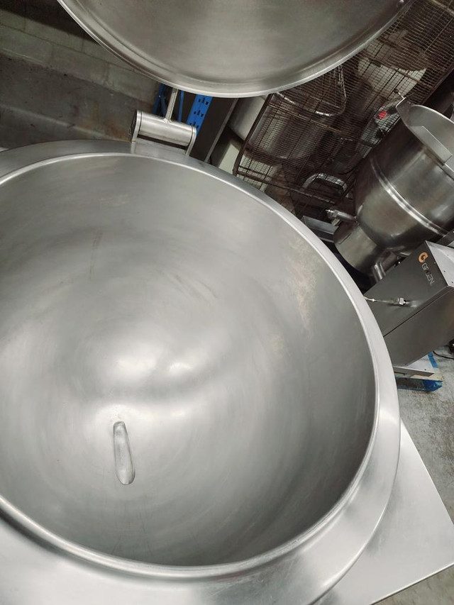 Southbend Crown 60 Gallon gas Steam Pot Kettle / Marmite a Vapeur Gaz in Industrial Kitchen Supplies - Image 3