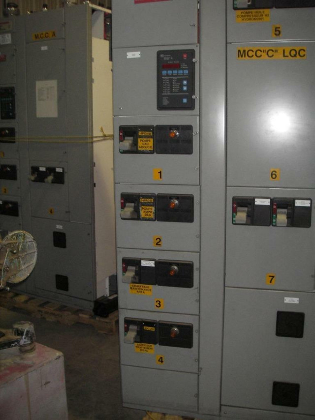400 AMP Cutler Hammer MCC with Electronic CT Display and 225 Amp 120/208V Distribtuion in Other Business & Industrial