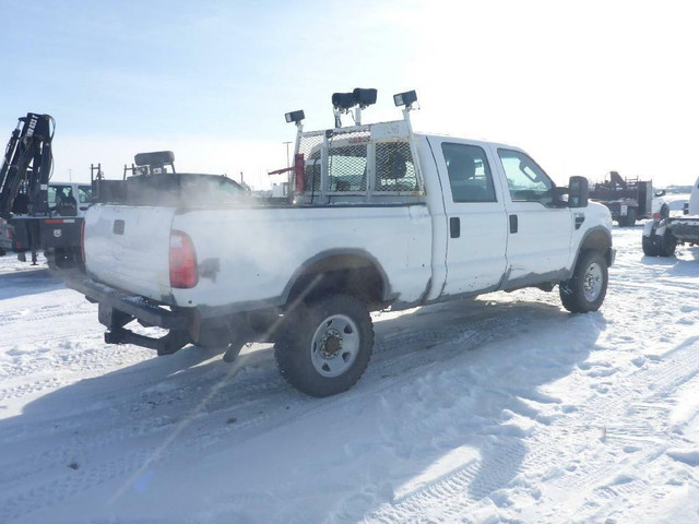2010 Ford F350 6.8L V10 4x4 Low Km Truck For Parts Outing in Auto Body Parts in Manitoba - Image 4