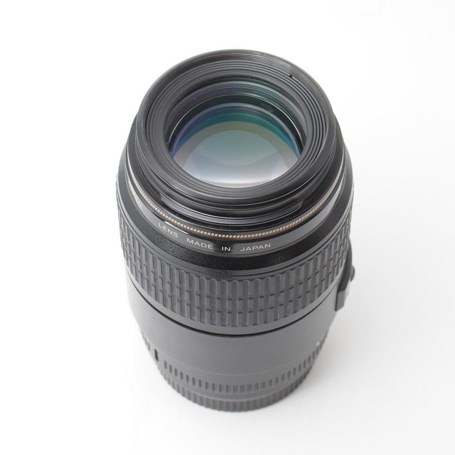 Canon Macro Lens EF 100mm f2.8 USM (ID - 1987) in Cameras & Camcorders - Image 4