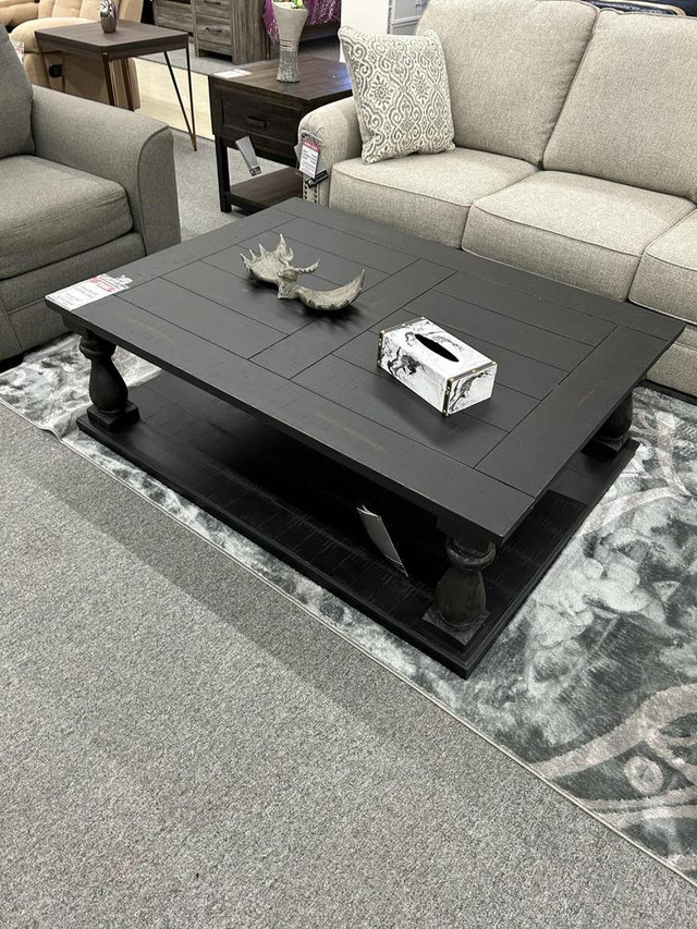 Square Coffee Table At Discounted Price!! in Coffee Tables in Chatham-Kent