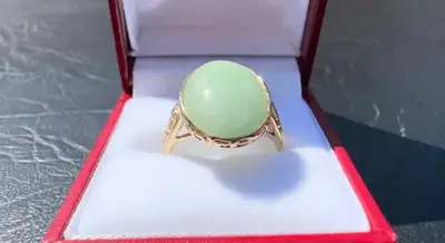 #322 - 14kt Yellow Gold, 6.34ct Cabochon Jadeite Ring, Size 9