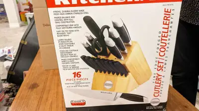 ONLINE AUCTION: Brand New-Knife Set and Pan