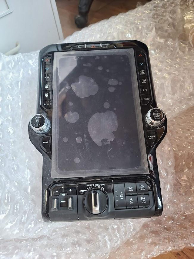 Dodge Ram 1500 Radio 12inc Touch Screen in Other Parts & Accessories