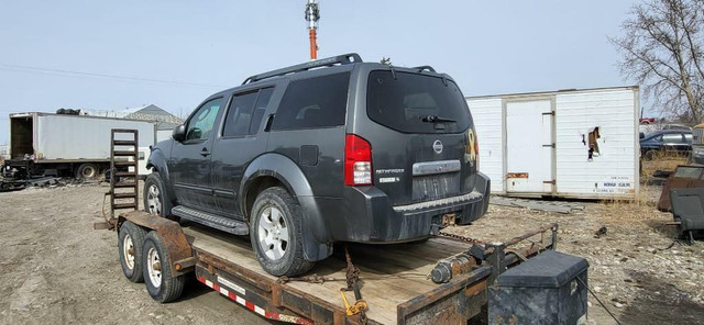 2006 Nissan Pathfinder SE 4WD 4.0L For Parting Out in Auto Body Parts in Saskatchewan - Image 2