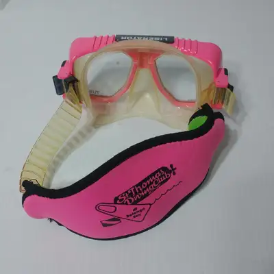Size O/S Goggles are perfect for a multitude of water sports! Best for seeing under water though! Se...
