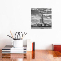 East Urban Home NYC Statue Of Liberty by Melanie Viola - Wrapped Canvas Gallery-Wrapped Canvas Giclée