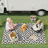 Outdoor Rug 47.6" x 71.7" Black and White