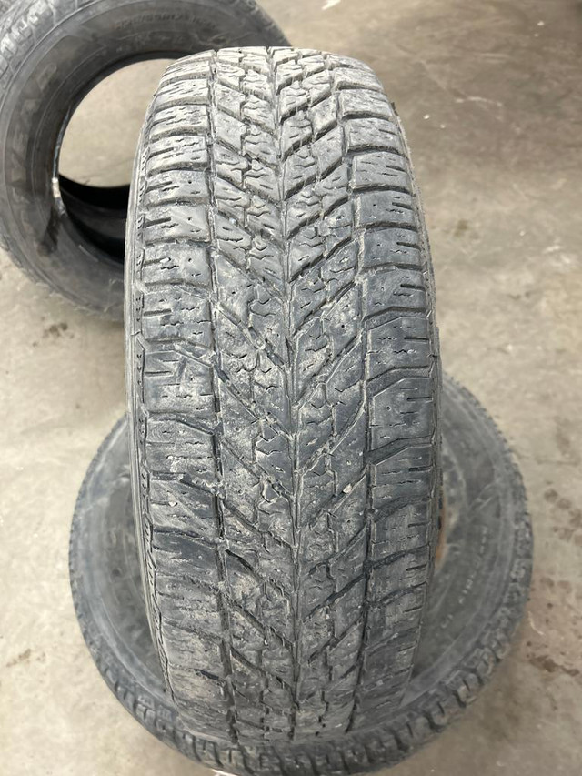 4 pneus dhiver P235/65R17 104T Goodyear Ultra Grip Winter 41.5% dusure, mesure 8-8-7-7/32 in Tires & Rims in Québec City - Image 2