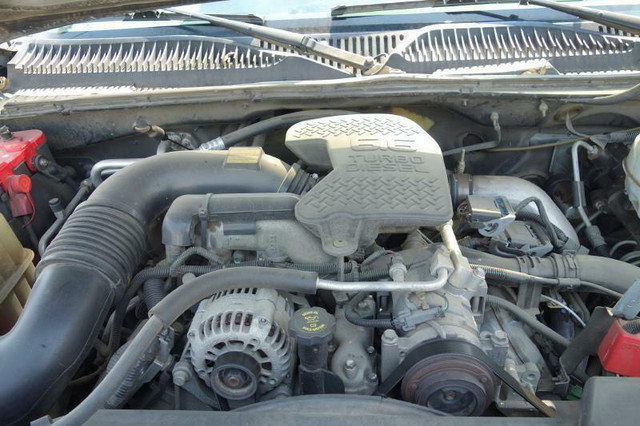 GMC  CHEVY SILVERADO   2004 -2005  DURAMAX   6.6 LLY  ENGINE in Engine & Engine Parts
