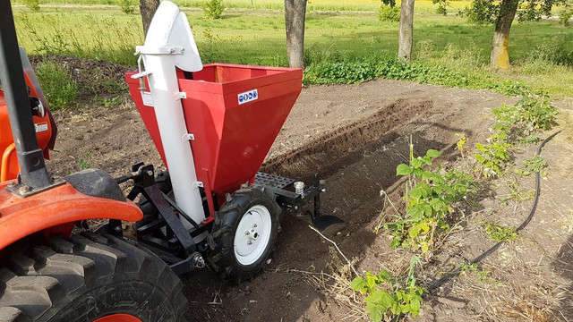 New Terrain 3PH Potato Planter for tractor.  Shipping available across Canada in Other