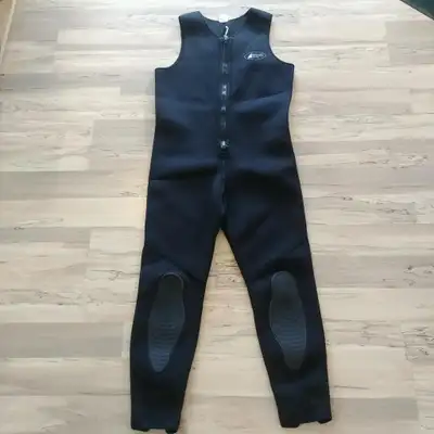Size XXL MSRP:$150.00 Suit up! And brace the cold waters with the warmth of this wetsuit! This piece...