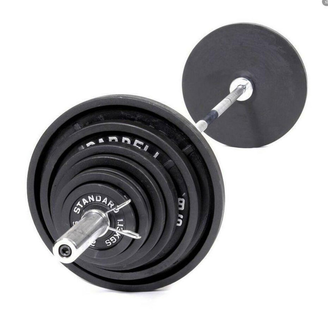 NEW 300 LBS OLYMPIC BARBELL WEIGHT SET EXERCISE 435317 in Exercise Equipment in Regina