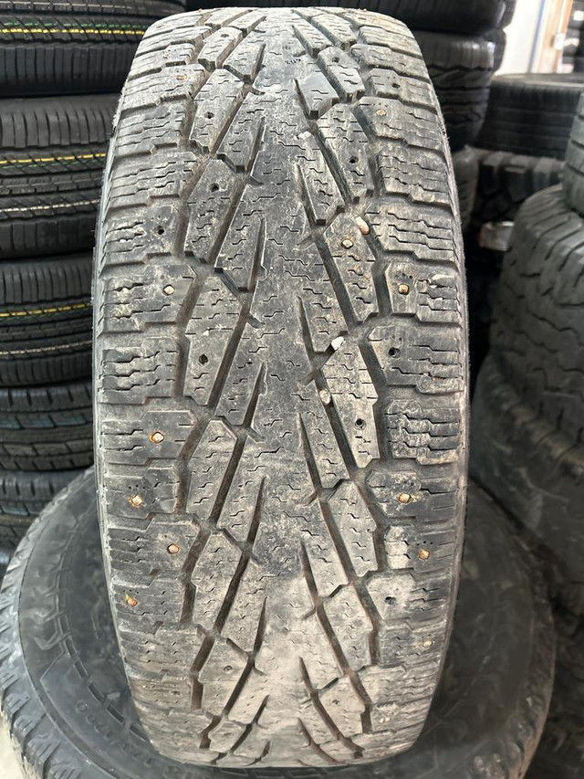 4 pneus dhiver LT275/65R18 123/120Q Nokian Hakkapeliitta LT 2 52.0% dusure, mesure 8-7-8-7/32 in Tires & Rims in Québec City - Image 4