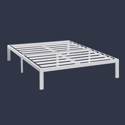 Latitude Run® Structure de lit plateforme en métal robuste grand format blanc in Beds & Mattresses in Québec