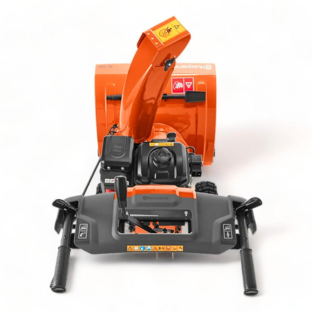HOC HUSQVARNA ST124 24 INCH RESIDENTIAL SNOW BLOWER + SUBSIDIZED SHIPPING in Power Tools - Image 3