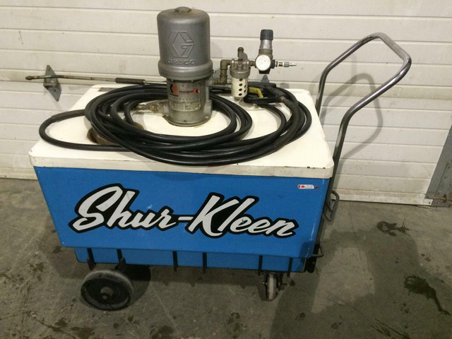 Laveuse à pression Shur-Kleen avec Pompe  Graco model 206-420 --- Shur-Kleen pressure washer, Graco pump model 206-420 in Other Business & Industrial in West Island