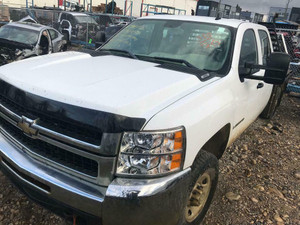Parting out Chevrolet Silverado 2500HD with flat deck, ONLY 190K Calgary Alberta Preview