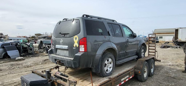 2006 Nissan Pathfinder SE 4WD 4.0L For Parting Out in Auto Body Parts in Saskatchewan - Image 3