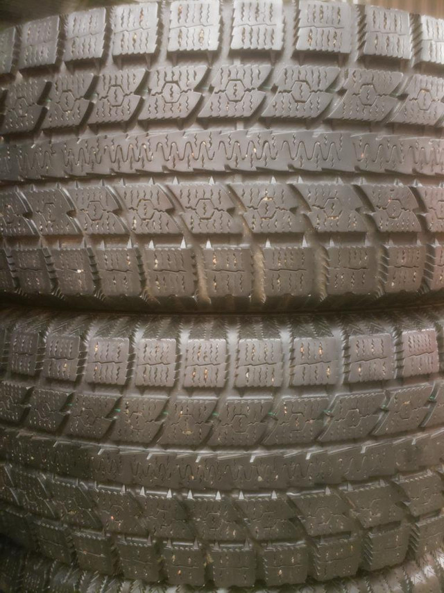 (ZH593) 2 Pneus Hiver - 2 Winter Tires 255-70-18 Toyo 7/32 in Tires & Rims in Greater Montréal